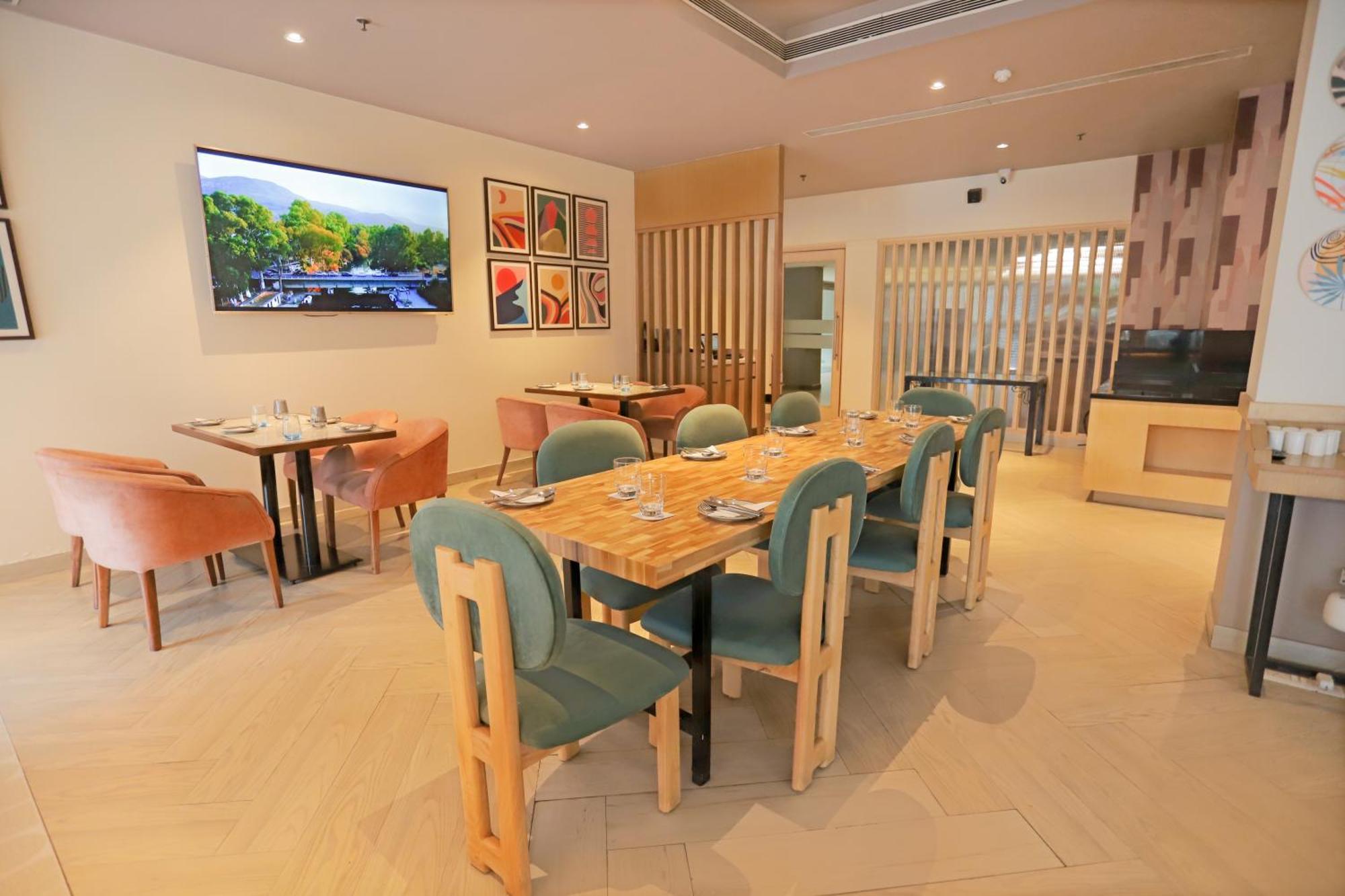 Park Inn By Radisson,South Delhi New Delhi Exteriör bild The restaurant