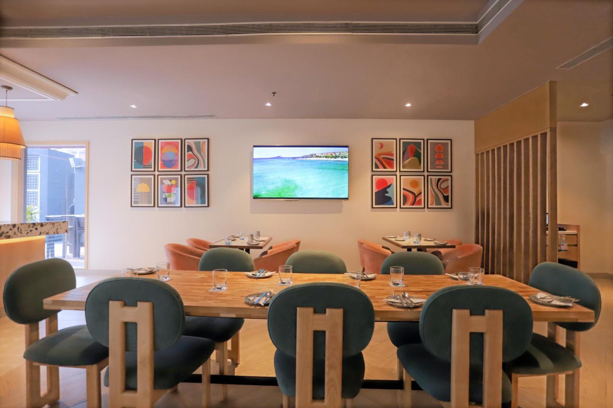Park Inn By Radisson,South Delhi New Delhi Exteriör bild The interior of the restaurant