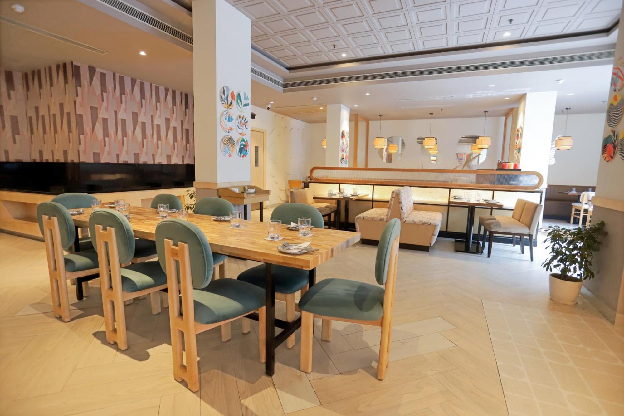 Park Inn By Radisson,South Delhi New Delhi Exteriör bild The interior of a restaurant in India