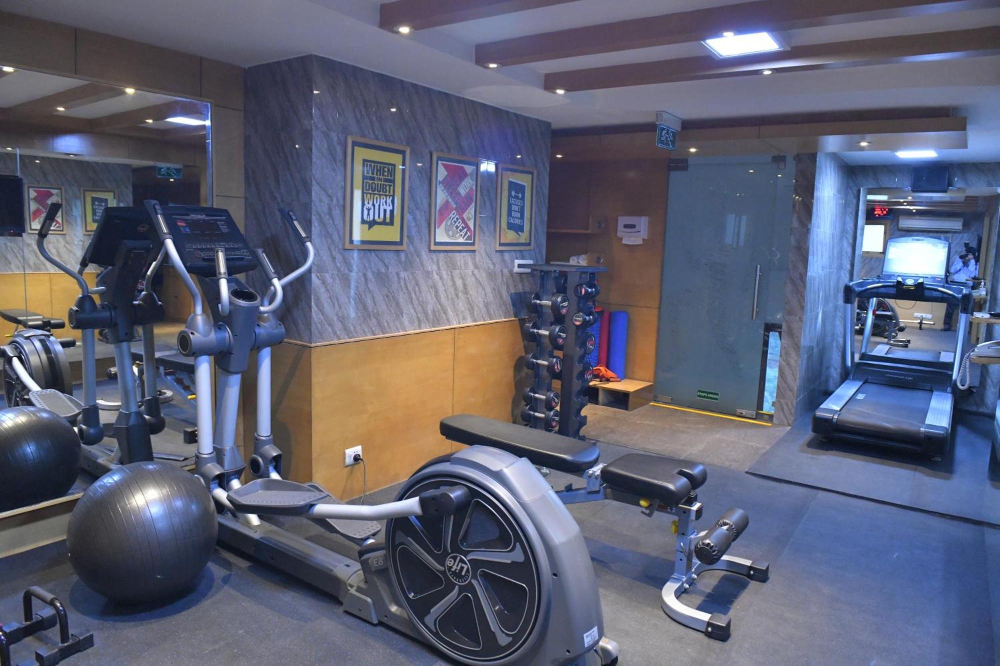 Park Inn By Radisson,South Delhi New Delhi Exteriör bild A gym in a hotel