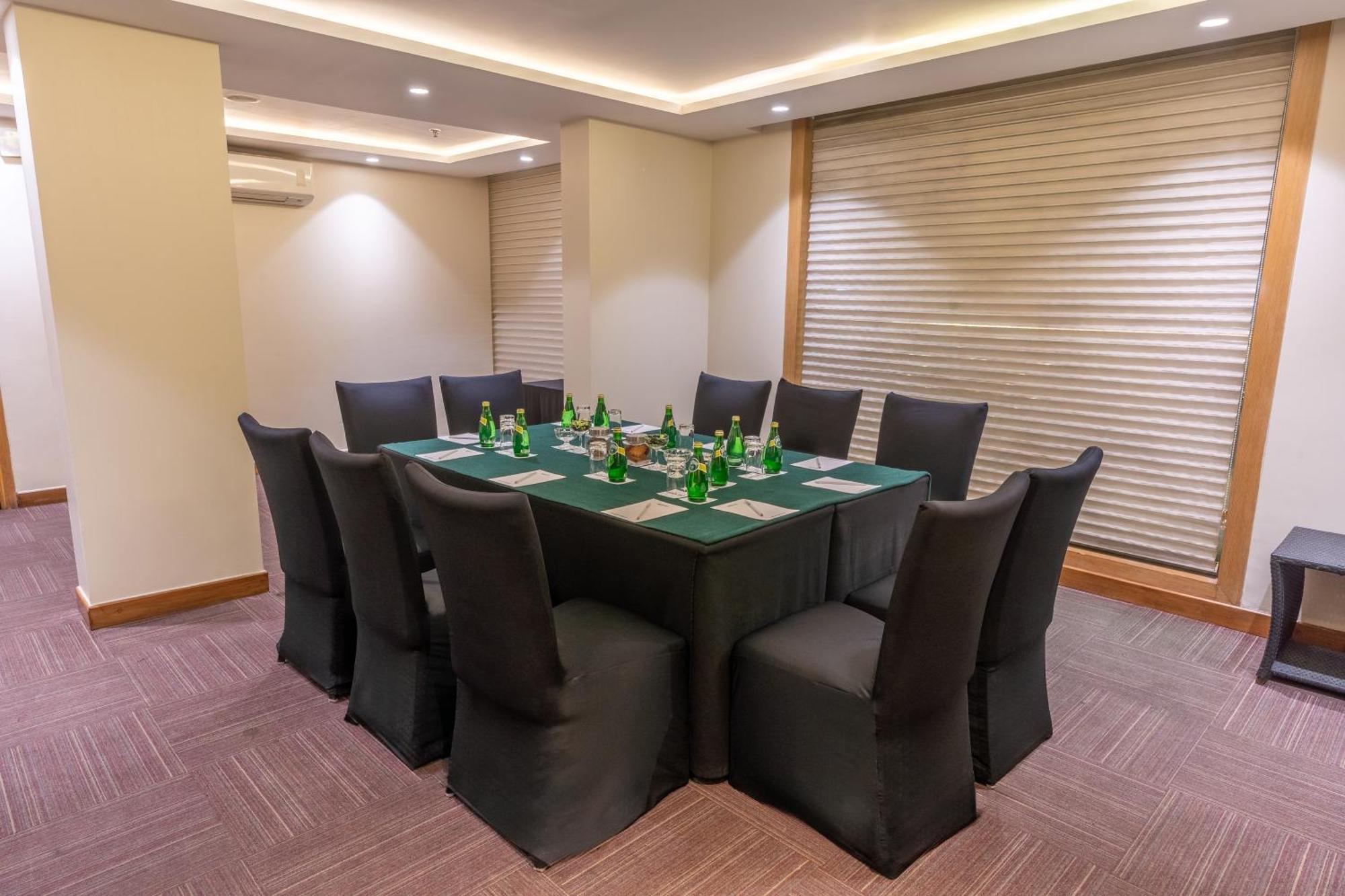 Park Inn By Radisson,South Delhi New Delhi Exteriör bild Meeting room