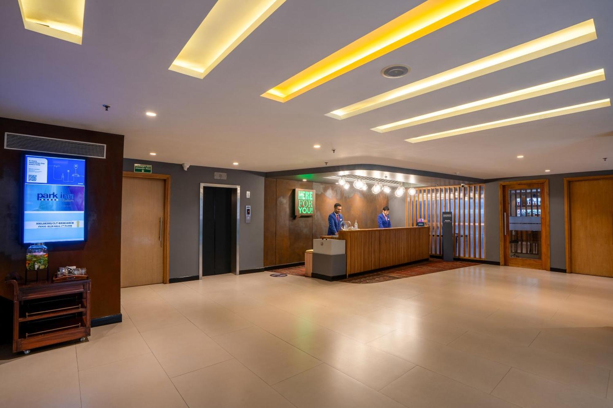 Park Inn By Radisson,South Delhi New Delhi Exteriör bild The lobby of the hotel