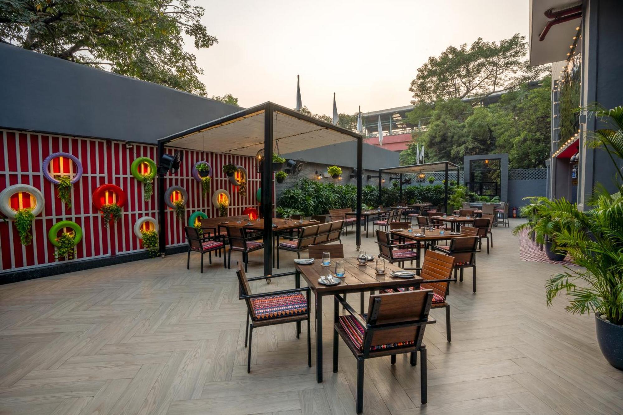 Park Inn By Radisson,South Delhi New Delhi Exteriör bild The Terrace at The Park, New Delhi