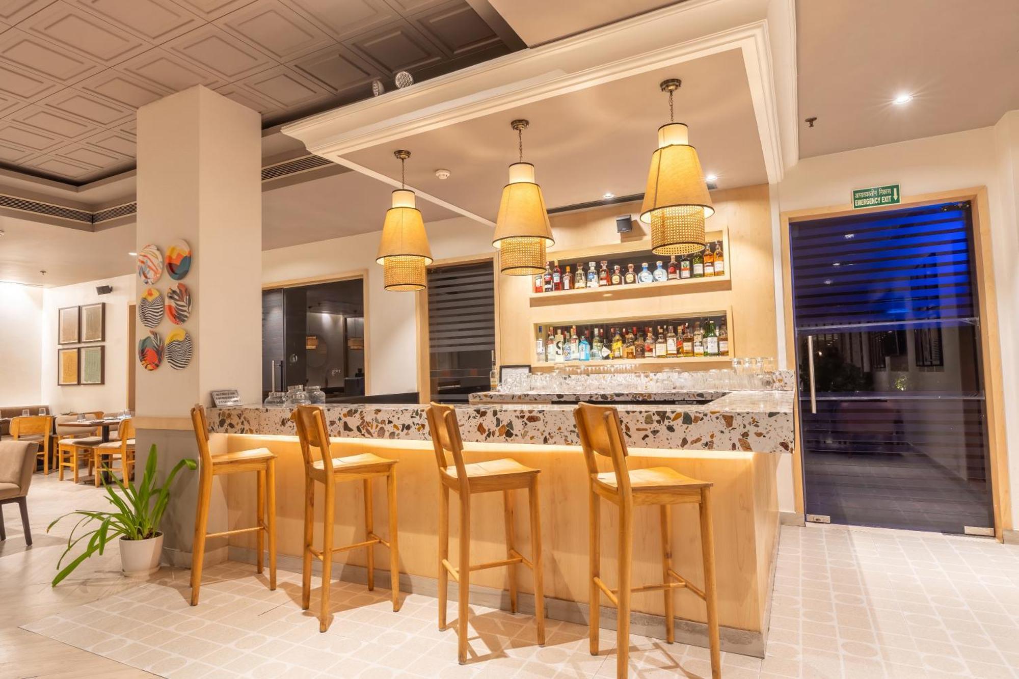 Park Inn By Radisson,South Delhi New Delhi Exteriör bild The bar at the lounge