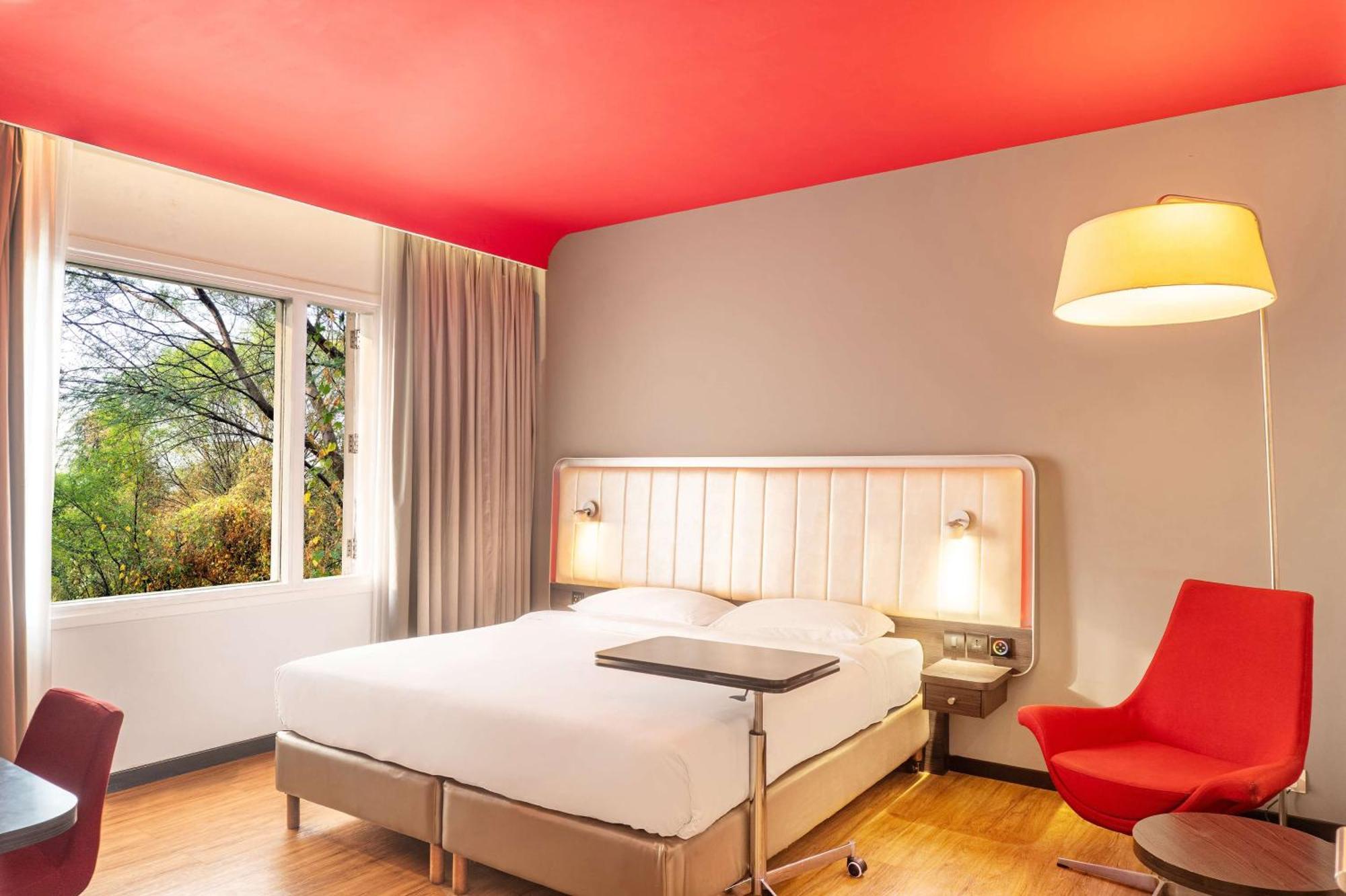 Park Inn By Radisson,South Delhi New Delhi Exteriör bild A room at the hotel